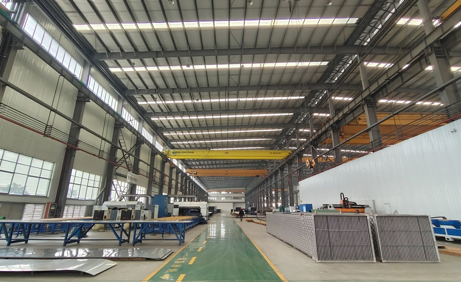 Sistema de evaporación por película descendente de placas